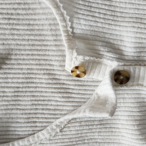 Cute top - Picture 2 of 3